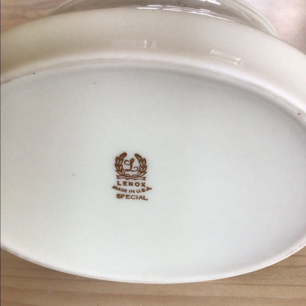 Lenox Sugar Bowl Classic Handles Lid Neutral Color